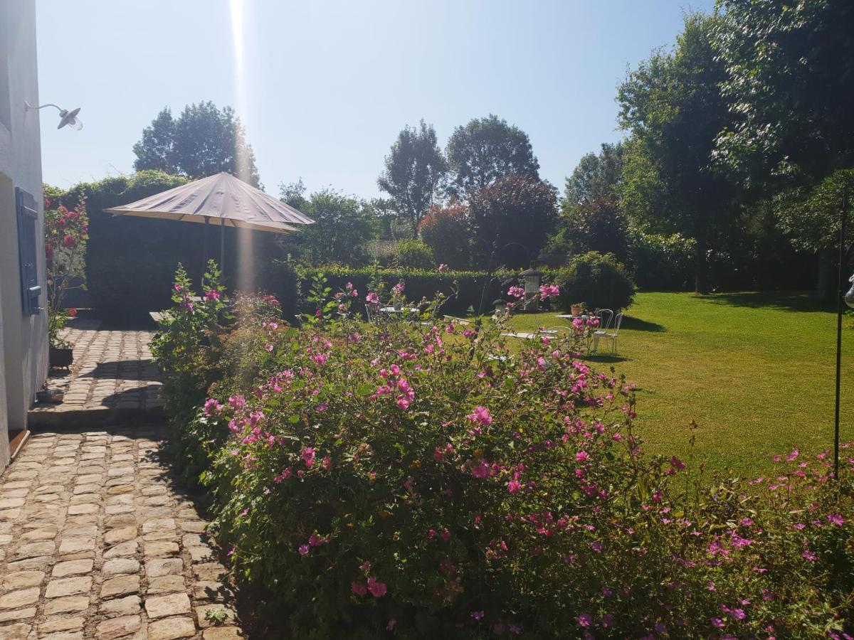 Le Champ De L'Eau Bed & Breakfast Crecy-la-Chapelle Eksteriør bilde